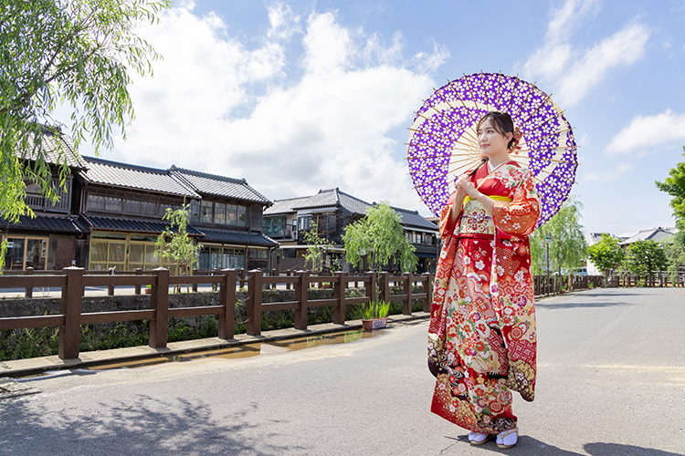 振袖と着物の違いとは?一種なの?袖の長さや種類、結婚式・成人式のマナーを徹底解説