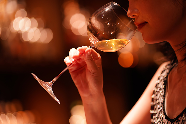 ワインに賞味期限はない?飲めるか見分ける3つのサインと保存のコツ